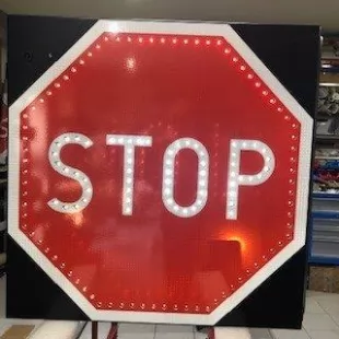 Aktywny znak STOP B-20