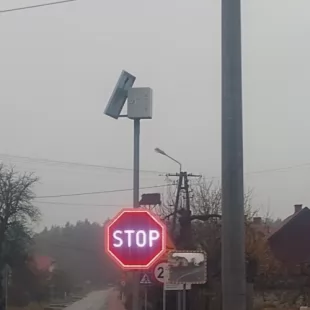 Aktywny znak STOP B-20