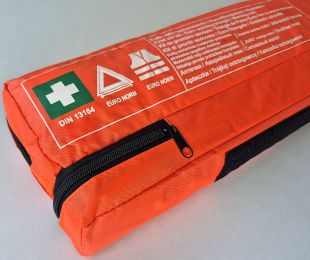 Apteczka samochodowa DIN 13164 45x14x5 + trójkąt ostrzegawczy + kamizelka odblaskowa