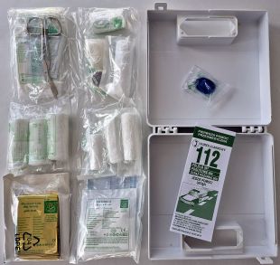 Apteczka zakładowa przemysłowa przenośna 22x22x8 wieszak na ścianę