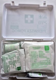 Apteczka zakładowa przemysłowa przenośna 26x17x8 wieszak na ścianę - biała