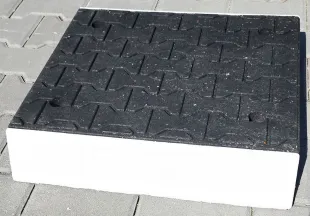 Azyl drogowy, wysepka drogowa PCV - czarny - element środek