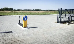 Azyl drogowy, wysepka drogowa PCV - czarny - element środek