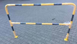 Bariera chodnikowa U-12a żółto-czarna z porzeczką - na stopie