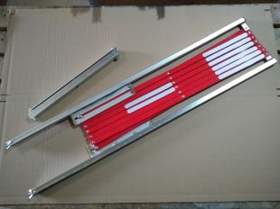 Bariera harmonijkowa, nożycowa - zapora drogowa rozsuwana - biało-czerwona