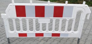 Barierka drogowa Centurion - zapora zabezpieczająca, ostrzegawcza, tymczasowa U-20 PCV biała