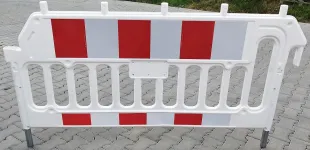 Barierka drogowa Centurion - zapora zabezpieczająca, ostrzegawcza, tymczasowa U-20 PCV biała