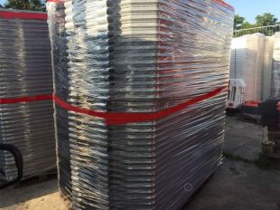 Barierka drogowa Enigma - zapora zabezpieczająca, ostrzegawcza, tymczasowa U-20 PCV szara z nóżkami