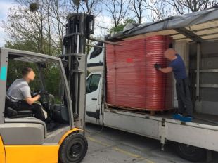 Barierka drogowa Revia / Eurovision - zapora zabezpieczająca, ostrzegawcza, tymczasowa biała plastikowa