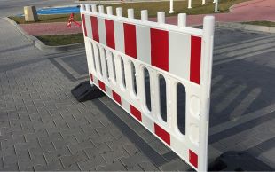 Barierka drogowa Toros / Traffic - zapora zabezpieczająca, ostrzegawcza, tymczasowa U-20 PCV biała