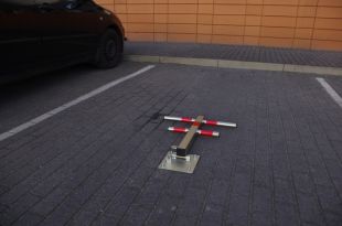 Blokada parkingowa - na kłódkę - choinka, jeż 60 cm - ocynkowany