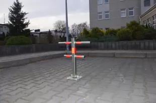 Blokada parkingowa na kłódkę - Choinka/Jeż 60 cm, ocynkowana