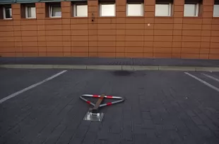 Blokada parkingowa na kłódkę - Motyl 60 cm, ocynkowana