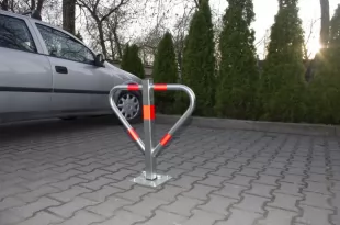 Blokada parkingowa na kłódkę - Motyl 60 cm, ocynkowana