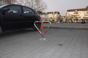 Blokada parkingowa na kłódkę - Motyl 60 cm, ocynkowana