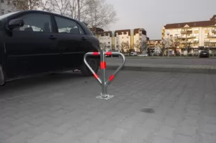 Blokada parkingowa na kłódkę - Motyl 60 cm, ocynkowana