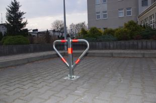 Blokada parkingowa na kłódkę - Motyl 60 cm, ocynkowana