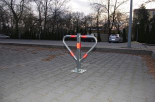 Blokada parkingowa na kłódkę - Motyl 60 cm, ocynkowana