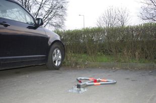 Blokada parkingowa na kłódkę - Motyl 60 cm, ocynkowana