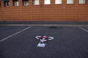 Blokada parkingowa na kłódkę - Motyl 60 cm, ocynkowana, lakierowana