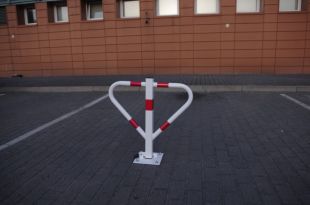 Blokada parkingowa na kłódkę - Motyl 60 cm, ocynkowana, lakierowana