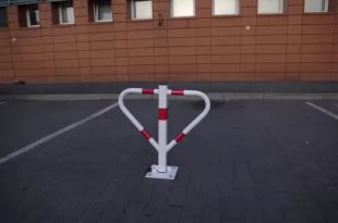 Blokada parkingowa na kłódkę - Motyl 60 cm, ocynkowana, lakierowana