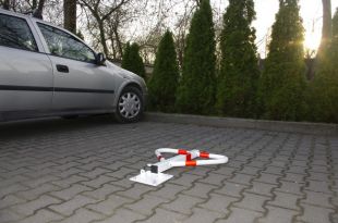 Blokada parkingowa na kłódkę - Motyl 60 cm, ocynkowana, lakierowana