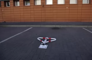 Blokada parkingowa - na kłódkę - motyl 60 cm - ocynkowany, lakierowany