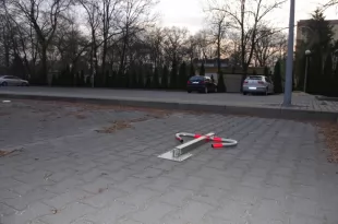 Blokada parkingowa na klucz - Mewa 60 cm, ocynkowana