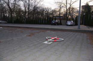 Blokada parkingowa na klucz - Motyl 60 cm, ocynkowana