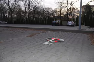 Blokada parkingowa na klucz - Motyl 60 cm, ocynkowana