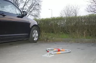 Blokada parkingowa na klucz - Motyl 60 cm, ocynkowana