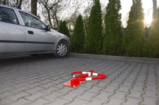 Blokada parkingowa na klucz - Motyl 60 cm, ocynkowana, lakierowana