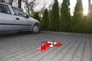 Blokada parkingowa na klucz - Motyl 60 cm, ocynkowana, lakierowana