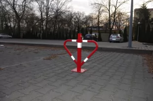 Blokada parkingowa na klucz - Motyl 60 cm, ocynkowana, lakierowana