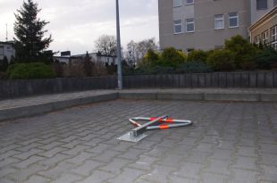 Blokada parkingowa na klucz - Motyl 75 cm, ocynkowana