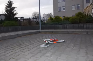 Blokada parkingowa na klucz - Motyl 75 cm, ocynkowana