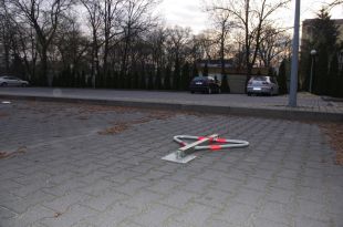 Blokada parkingowa na klucz - Motyl 75 cm, ocynkowana