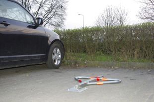 Blokada parkingowa na klucz - Motyl 75 cm, ocynkowana