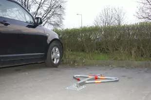 Blokada parkingowa na klucz - Motyl 75 cm, ocynkowana