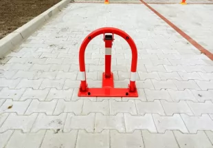 Blokada parkingowa na klucz - Typ U 52 cm, ocynkowana, lakierowana