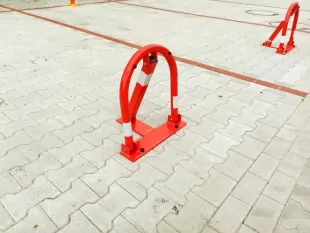 Blokada parkingowa na klucz - Typ U 52 cm, ocynkowana, lakierowana