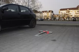Blokada parkingowa - zamek na klucz - typu mewa 60 cm - ocynkowany