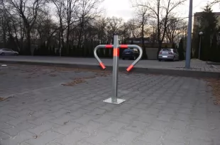 Blokada parkingowa - zamek na klucz - typu mewa 60 cm - ocynkowany