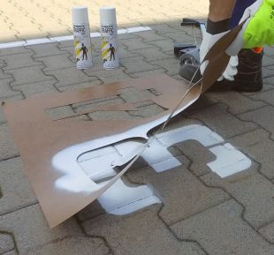 Farba drogowa w sprayu Ampere Traffic Extra do betonu, do malowania linii