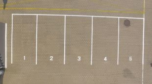 Farba drogowa w sprayu Ampere Traffic Extra do betonu, do malowania linii