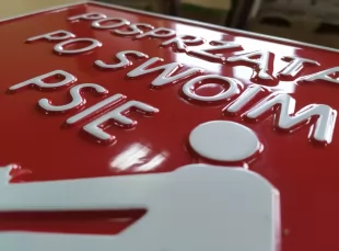 Jeśli on Cię nie zagryzie... - tabliczka tłoczona aluminiowa