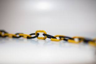 Łańcuch odgradzający, czarno-żółty, plastikowy 1m