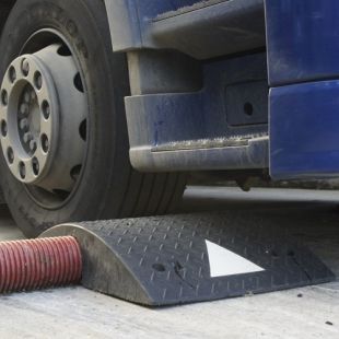 Najazd kablowy, próg, najazd na kable - 1 kanałowy drogowy gumowy Heavy 40T, 1x kanał 12cm