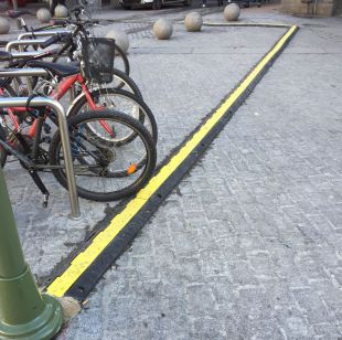 Najazd kablowy, próg, najazd na kable - 2 kanałowy drogowy 100x24x4 cm